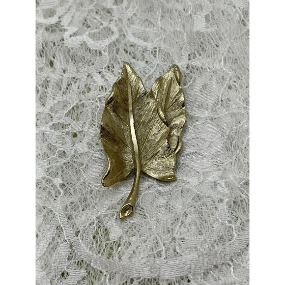 BSK Vintage Brushed Gold Tone Double Leaf Brooch - Picture 1 of 12